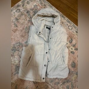 American Eagle Hooded Puffer Vest
